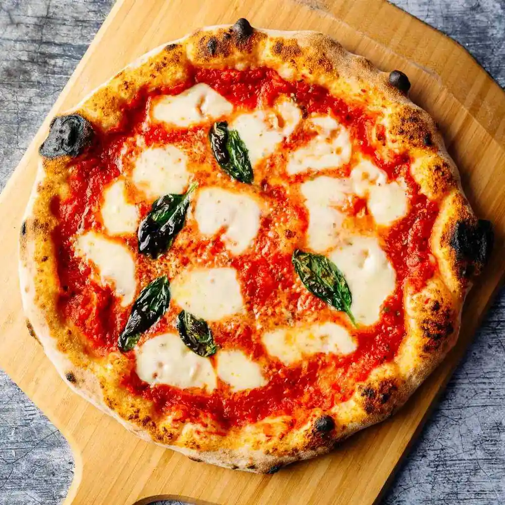 Low-Carb Classic Margherita Pizza
