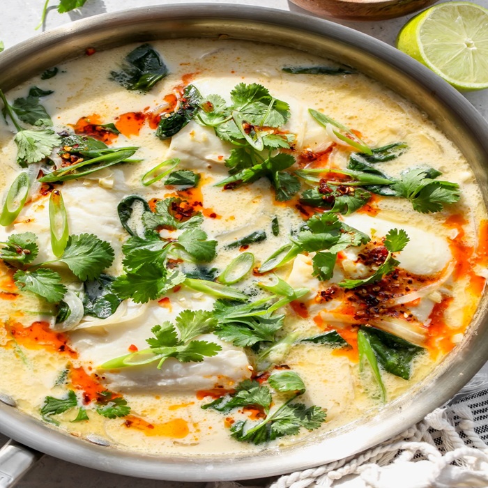 Low-Carb Thai-style fish broth with greens