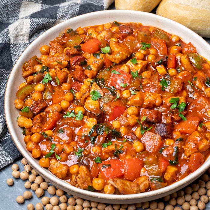 Low-Carb Spanish beans with chicken & chorizo