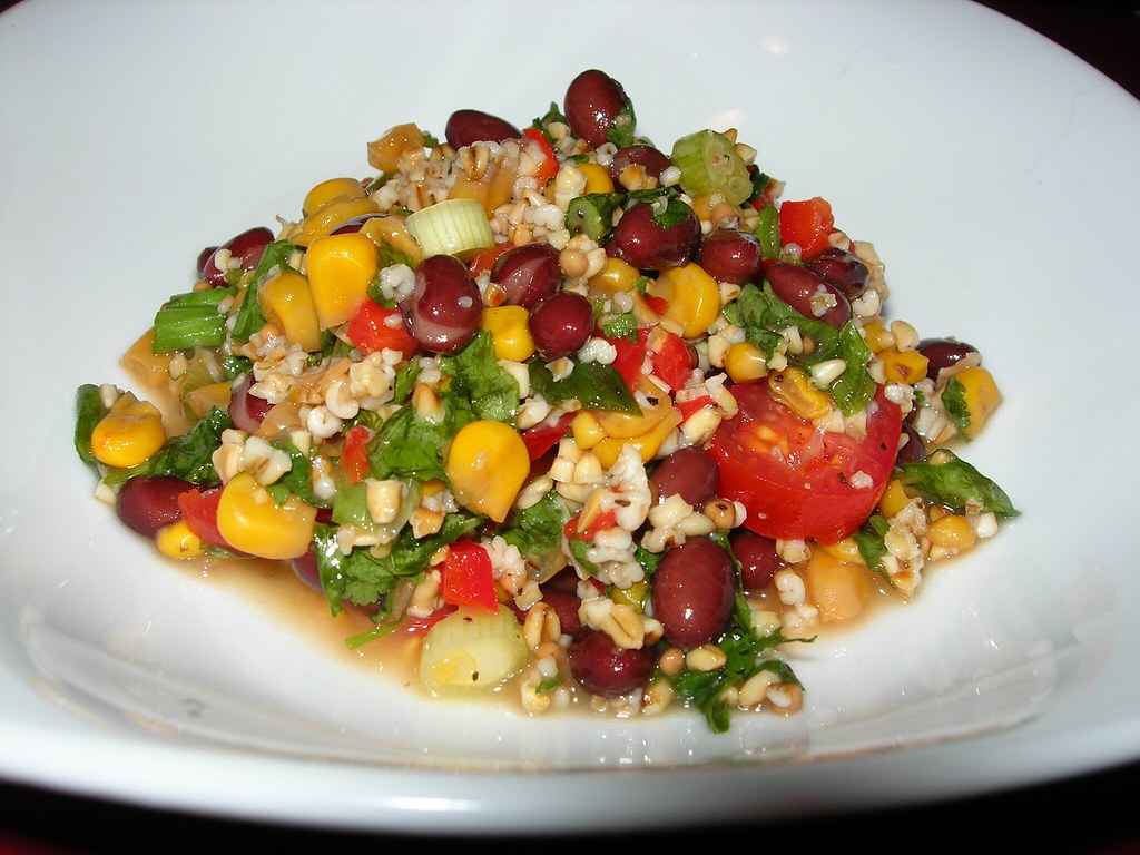 Tigela Mediterrânica de Trigo Búlgaro com Atum e Azeitonas Kalamata