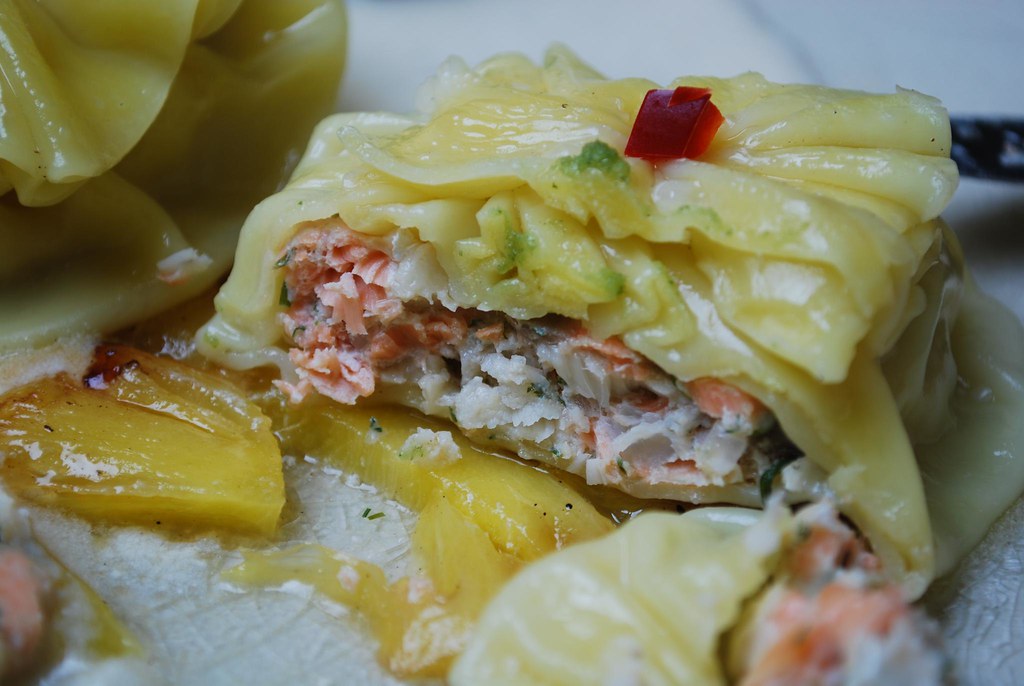 Cremige Lachs-Nudeln mit Babyspinat und Knoblauch