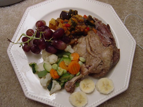 Geschmorte mediterrane Ratatouille mit zarter Hähnchenbrust