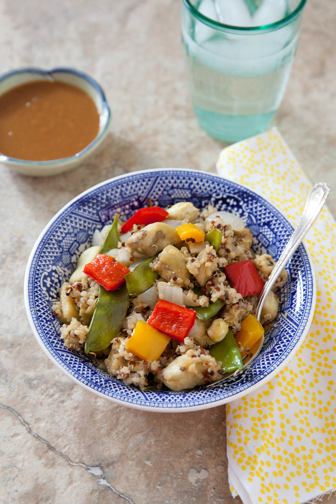 Bowl de Quinoa aux Foies de Poulet en Sauce Crémeuse à la Moutarde