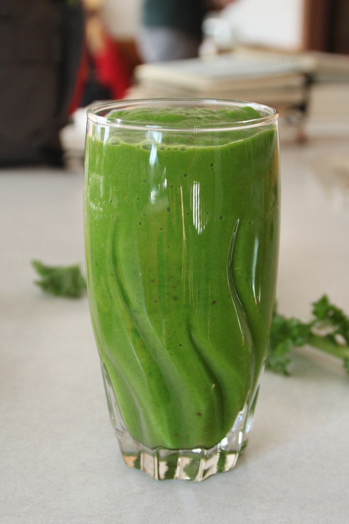 Smoothie Verde de Espinacas, Plátano y Avellanas