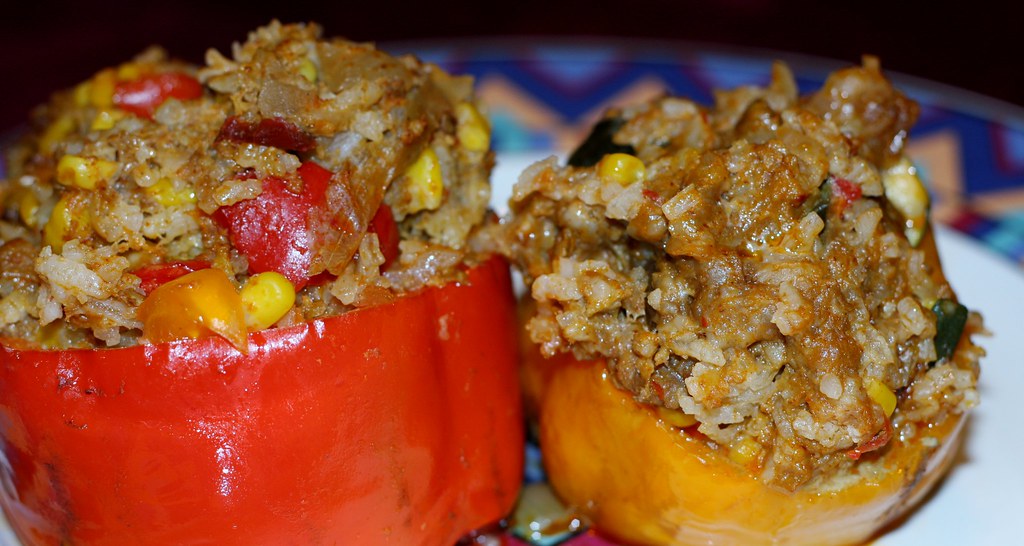 Pimentos Recheados com Carne Picada Magra, Arroz Integral e Ervas